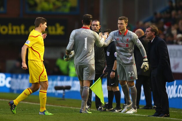 BURNLEY, ENGLAND - DECEMBER 26: Goalkeeper Brad Jones of Liverpool is replaced by Simon Mignolet of Liverpool as Steven Gerrard talks to Brendan Rodgers, manager of Liverpool during the Barclays Premier League match between Burnley and Liverpool at Turf Moor on December 26, 2014 in Burnley, England.  (Photo by Bryn Lennon/Getty Images)