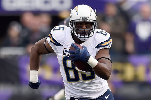 BALTIMORE, MD - NOVEMBER 30:  Tight end Antonio Gates #85 of the San Diego Chargers picks up yards after a second quarter catch during a game against the Baltimore Ravens at M&T Bank Stadium on November 30, 2014 in Baltimore, Maryland.  (Photo by Patrick Smith/Getty Images)