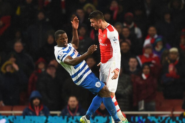 LONDON, ENGLAND - DECEMBER 26:  Olivier Giroud of Arsenal head butts Nedum Onuoha of QPR and is sent off during the Barclays Premier League match between Arsenal and Queens Park Rangers at Emirates Stadium on December 26, 2014 in London, England.  (Photo by Shaun Botterill/Getty Images)