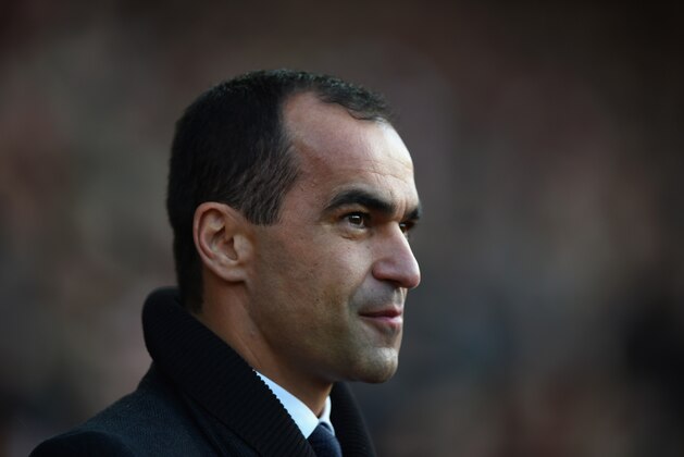 SOUTHAMPTON, ENGLAND - DECEMBER 20:  Roberto Martinez, manager of Everton looks on during the Barclays Premier League match between Southampton and Everton at St Mary's Stadium on December 20, 2014 in Southampton, England.  (Photo by Shaun Botterill/Getty Images)