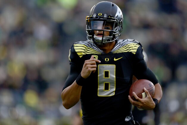 Oregon quarterback Marcus Mariota (8) runs the ball before an NCAA college football game against Stanford in Eugene, Ore., Saturday, Nov. 1, 2014. (AP Photo/Ryan Kang)