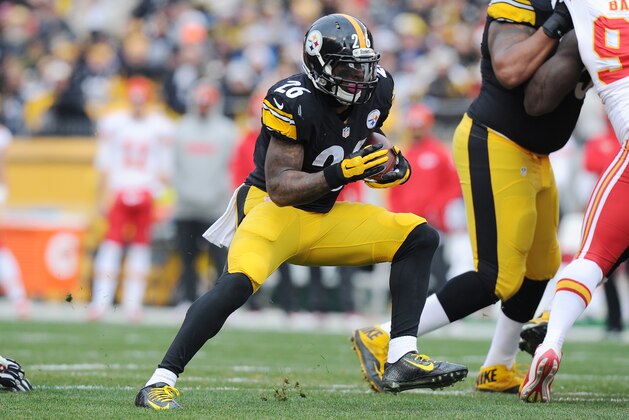 Pittsburgh Steelers running back Le'Veon Bell (26) carries the ball during the first half of an NFL football game against the Kansas City Chiefs n Pittsburgh, Sunday, Dec. 21, 2014. (AP Photo/Don Wright)