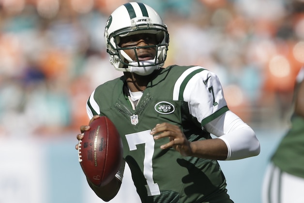 New York Jets quarterback Geno Smith (7) looks to pass during the first half of an NFL football game against the Miami Dolphins, Sunday, Dec. 28, 2014, in Miami Gardens, Fla. (AP Photo/Wilfredo Lee)