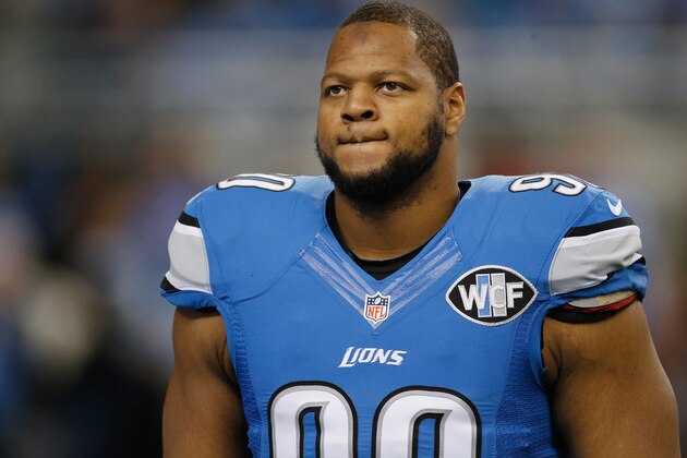 DETROIT, MI - NOVEMBER 27: Ndamukong Suh #90 of the Detroit Lions prior to the start of the game against the Chicago Bears at Ford Field on November 27, 2014 in Detroit, Michigan. (Photo by Gregory Shamus/Getty Images)
