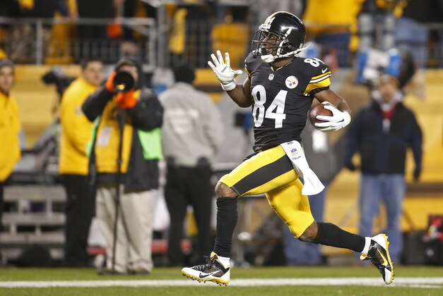 Dec 28, 2014; Pittsburgh, PA, USA; Pittsburgh Steelers wide receiver Antonio Brown (84) runs after a catch to score a sixty-three yard touchdown against the Cincinnati Bengals during the fourth quarter at Heinz Field. The Steelers won 27-17. Mandatory Credit: Charles LeClaire-USA TODAY Sports