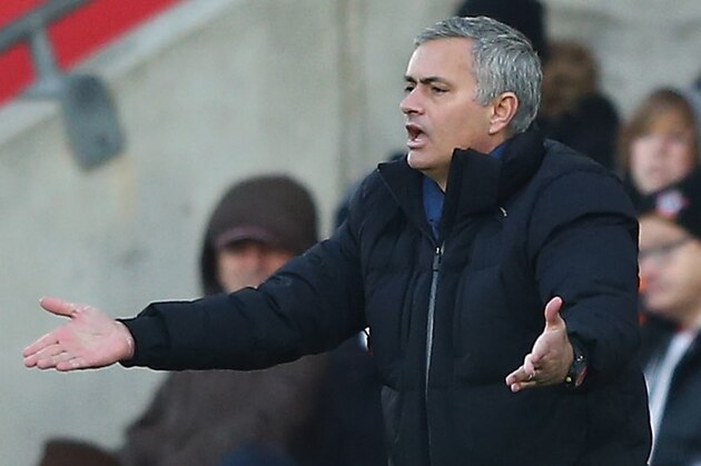 SOUTHAMPTON, ENGLAND - DECEMBER 28:  Jose Mourinho the manager of Chelsea shos his frustration during the Barclays Premier League match between Southampton and Chelsea at St Mary's Stadium on December 28, 2014 in Southampton, England.  (Photo by Michael Steele/Getty Images)