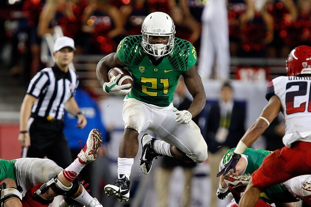 SANTA CLARA, CA - DECEMBER 05: Royce Freeman #21 of the Oregon Ducks breaks through traffic in the first half against the Arizona Wildcats during the PAC-12 Championships at Levi's Stadium on December 5, 2014 in Santa Clara, California. (Photo by Brian Bahr/Getty Images)