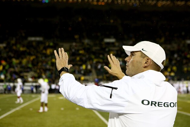 Oregon head coach Mark Helfrich signals to wait out the clock during the fourth quarter against Stanford in an NCAA college football game in Eugene, Ore., Saturday, Nov. 1, 2014. (AP Photo/Ryan Kang)