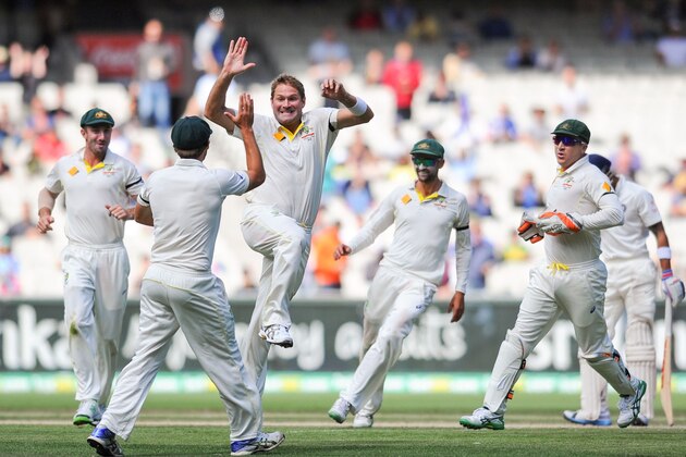 MELBOURNE, AUSTRALIA - DECEMBER 30:  Ryan Harris of Australia celebrates with Joe Burns after dismissing Virat Kohl  during day five of the Third Test match between Australia and India at Melbourne Cricket Ground on December 30, 2014 in Melbourne, Australia.  (Photo by Vince Caligiuri/Getty Images)