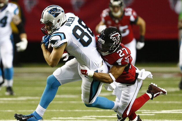 Carolina Panthers tight end Greg Olsen (88) makes the catch against Atlanta Falcons cornerback Robert McClain (27) during the first half of an NFL football game, Sunday, Dec. 28, 2014, in Atlanta. (AP Photo/John Bazemore)