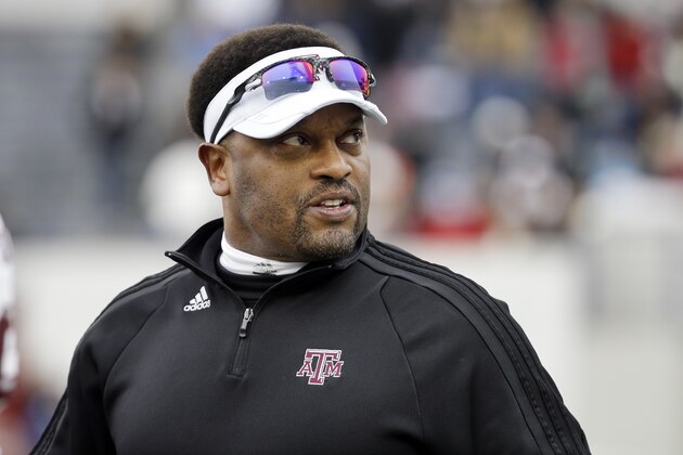 Texas A&M head coach Kevin Sumlin talks with his players before the Liberty Bowl NCAA college football game against West Virginia Monday, Dec. 29, 2014, in Memphis, Tenn. (AP Photo/Mark Humphrey)