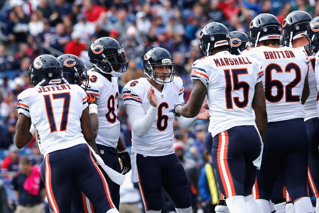 FOXBORO, MA - OCTOBER 26:  Jay Cutler #6 of the Chicago Bears in the huddle during the first quarter of a game against the New England Patriots at Gillette Stadium on October 26, 2014 in Foxboro, Massachusetts.  (Photo by Jim Rogash/Getty Images)