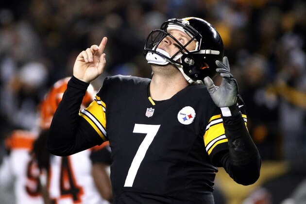 Pittsburgh Steelers quarterback Ben Roethlisberger looks skyward after completing a touchdown pass to wide receiver Antonio Brown during the fourth quarter of an NFL football game against the Cincinnati Bengals, Sunday, Dec. 28, 2014, in Pittsburgh. The Steelers won 27-17 to win the AFC North. (AP Photo/Gene J. Puskar)