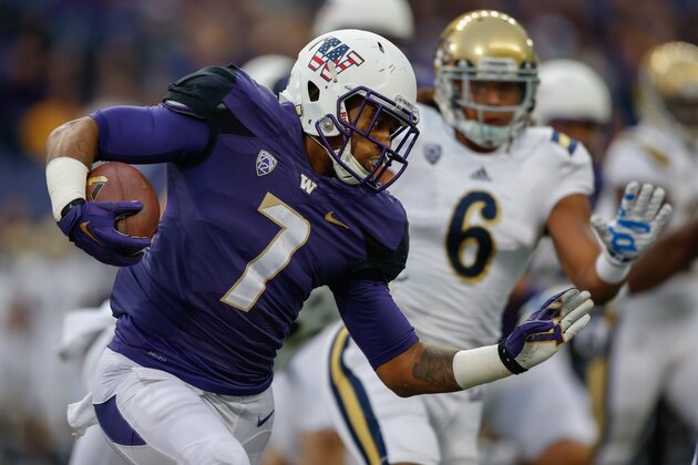 SEATTLE, WA - NOVEMBER 08:  Running back Shaq Thompson #7 of the Washington Huskies rushes against the UCLA Bruins on November 8, 2014 at Husky Stadium in Seattle, Washington.  (Photo by Otto Greule Jr/Getty Images)