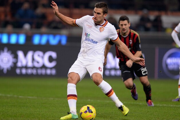 MILAN, ITALY - DECEMBER 16:  Kevin Strootman of AS Roma #6 scores the second goal during the Serie A match between AC Milan and AS Roma at San Siro Stadium on December 16, 2013 in Milan, Italy.  (Photo by Claudio Villa/Getty Images)