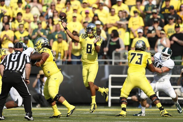 EUGENE, OR - SEPTEMBER 6: Marcus Mariota #8 of the Oregon Ducks passes the ball in the first half of the game against the Michigan State Spartans at Autzen Stadium on September 6, 2014 in Eugene, Oregon. (Photo by Joe Robbins/Getty Images)