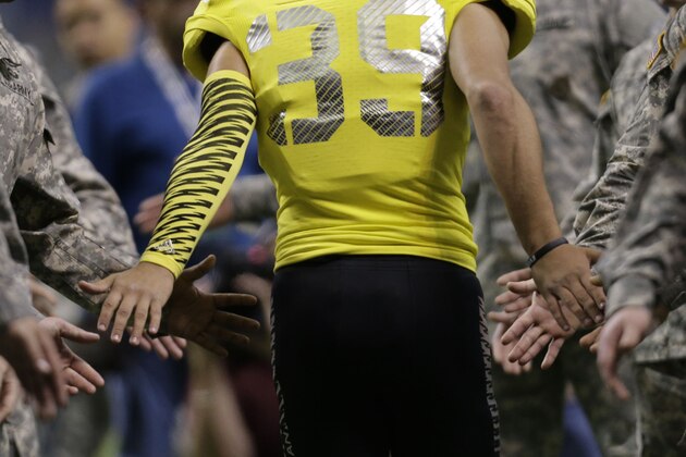U.S. Army All-American West's Tanner Carew (39) is greeted by members of the army as he is introduced during the U.S. Army All-American Bowl football game, Saturday, Jan. 4, 2014, in San Antonio. (AP Photo/Eric Gay)