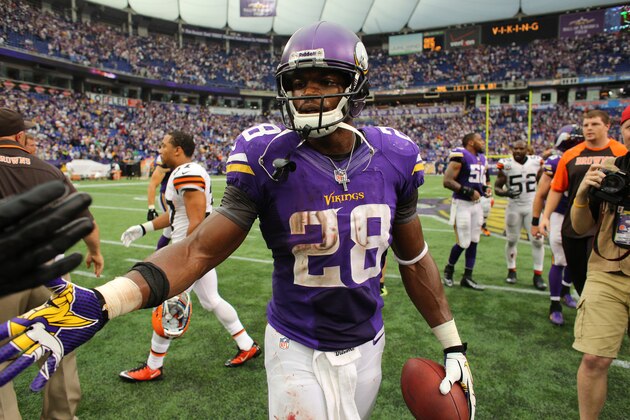 MINNEAPOLIS, MN - SEPTEMBER 22:  Adrian Peterson #28 of the Minnesota Vikings shakes hands after loosing against the Cleveland Browns on September 22, 2013 at Mall of America Field at the Hubert Humphrey Metrodome in Minneapolis, Minnesota. (Photo by Adam Bettcher/Getty Images)