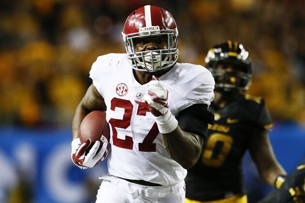 ATLANTA, GA - DECEMBER 06:  Derrick Henry #27 of the Alabama Crimson Tide rushes against the Missouri Tigers in the fourth quarter of the SEC Championship game at the Georgia Dome on December 6, 2014 in Atlanta, Georgia.  (Photo by Kevin C. Cox/Getty Images)