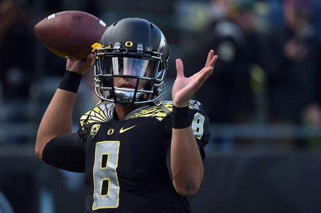 EUGENE, OR - NOVEMBER 1: Quarterback Marcus Mariota #8 of the Oregon Ducks warms up before the game against the Stanford Cardinalat Autzen Stadium on November 1, 2014 in Eugene, Oregon. (Photo by Steve Dykes/Getty Images)