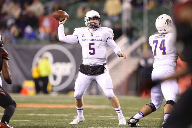 CINCINNATI, OH - NOVEMBER 13:  Shane Carden #5 of the East Carolina Pirates throws a pass during the game against the Cincinnati Bearcats at Paul Brown Stadium on November 13, 2014 in Cincinnati, Ohio.  (Photo by Andy Lyons/Getty Images)