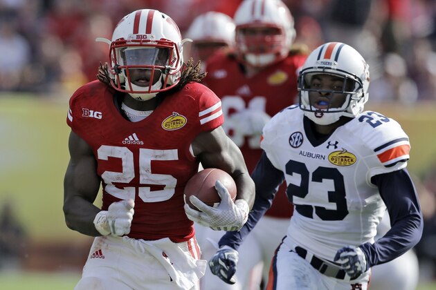 Wisconsin running back Melvin Gordon (25) outruns Auburn defensive back Johnathan Ford (23) on his way to a 53-yard touchdown during the third quarter of the Outback Bowl NCAA college football game Thursday, Jan. 1, 2015, in Tampa, Fla. (AP Photo/Chris O'Meara)