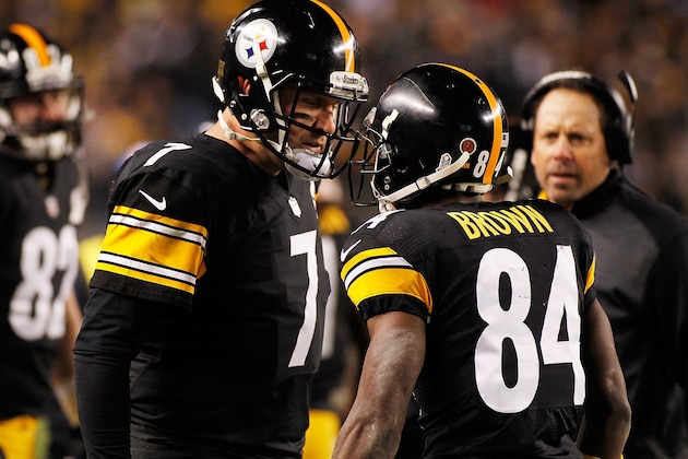 PITTSBURGH, PA - NOVEMBER 02:  Antonio Brown #84 of the Pittsburgh Steelers celebrates his touchdown with Ben Roethlisberger #7 during the fourth quarter against the Baltimore Ravens at Heinz Field on November 2, 2014 in Pittsburgh, Pennsylvania.  (Photo by Justin K. Aller/Getty Images)