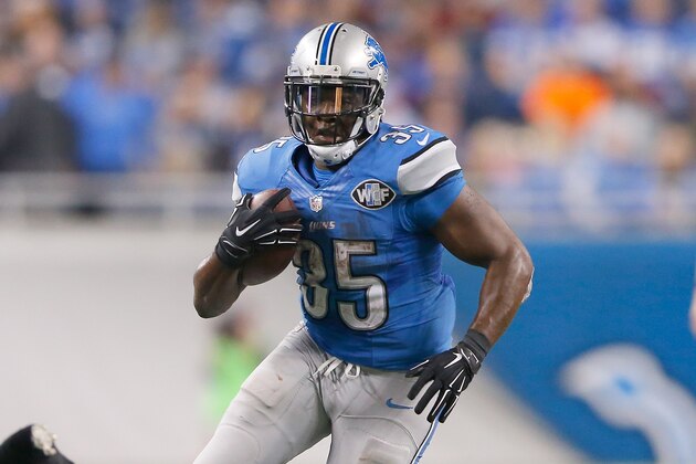 DETROIT, MI - NOVEMBER 27: Joique Bell #35 of the Detroit Lions looks to gain yards in the third quarter while playing the Chicago Bears at Ford Field on November 27 , 2014 in Detroit, Michigan. (Photo by Leon Halip/Getty Images)