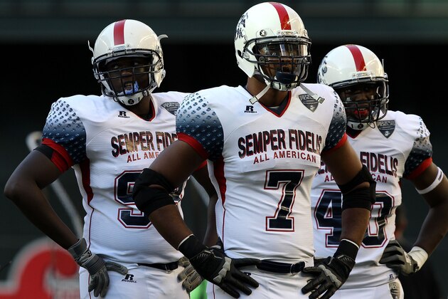 PHOENIX, AZ - JANUARY 03:  Defensive end DeForest Buncker #7 (C) of the West Team warms up with teammates before the Semper Fidelis All-American Bowl against the East Team at Chase Field on January 3, 2012 in Phoenix, Arizona.  (Photo by Christian Petersen/Getty Images)