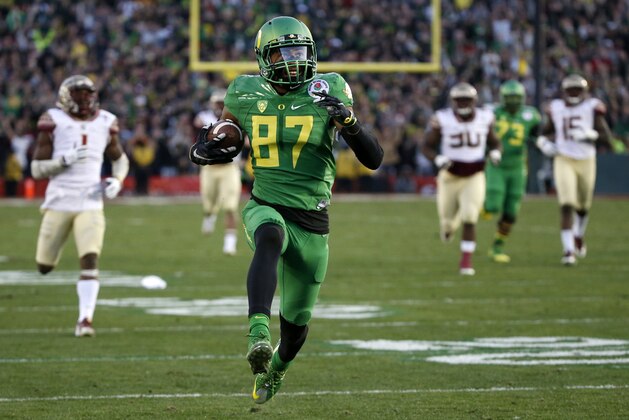 Oregon wide receiver Darren Carrington scores against Florida State during the second half of the Rose Bowl NCAA college football playoff semifinal, Thursday, Jan. 1, 2015, in Pasadena, Calif. (AP Photo/Lenny Ignelzi)