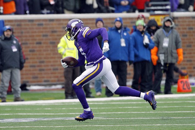 Minnesota Vikings quarterback Teddy Bridgewater scrambles up field during the first half of an NFL football game against the Chicago Bears, Sunday, Dec. 28, 2014, in Minneapolis. (AP Photo/Ann Heisenfelt)