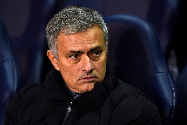 LONDON, ENGLAND - JANUARY 01:  Jose Mourinho manager of Chelsea looks on before the Barclays Premier League match between Tottenham Hotspur and Chelsea at White Hart Lane on January 1, 2015 in London, England.  (Photo by Michael Regan/Getty Images)