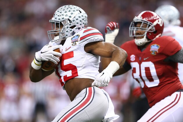 NEW ORLEANS, LA - JANUARY 01:  Ezekiel Elliott #15 of the Ohio State Buckeyes runs the ball against the Alabama Crimson Tide during the All State Sugar Bowl at the Mercedes-Benz Superdome on January 1, 2015 in New Orleans, Louisiana.  (Photo by Streeter Lecka/Getty Images)