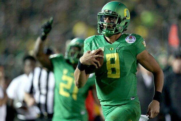 PASADENA, CA - JANUARY 01: Quarterback Marcus Mariota #8 of the Oregon Ducks runs for a 23-yard touchdown in the fourth quarter of the College Football Playoff Semifinal at the Rose Bowl Game presented by Northwestern Mutual at the Rose Bowl on January 1, 2015 in Pasadena, California. (Photo by Stephen Dunn/Getty Images) PASADENA, CA - JANUARY 01: Quarterback Marcus Mariota #8 of the Oregon Ducks runs for a 23-yard touchdown in the fourth quarter of the College Football Playoff Semifinal at the Rose Bowl Game presented by Northwestern Mutual at the Rose Bowl on January 1, 2015 in Pasadena, California. (Photo by Stephen Dunn/Getty Images)