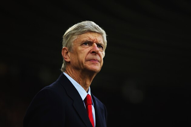 SOUTHAMPTON, ENGLAND - JANUARY 01:  Arsene Wenger manager of Arsenal looks on prior to the Barclays Premier League match between Southampton and Arsenal at St Mary's Stadium on January 1, 2015 in Southampton, England.  (Photo by Bryn Lennon/Getty Images)