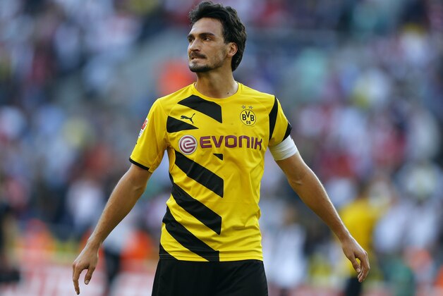 Dortmund's Mats Hummels reacts after losing the German first division Bundesliga soccer match between 1.FC Cologne and BvB Borussia Dortmund in Cologne, Germany, Saturday, Oct. 18, 2014. (AP Photo/Frank Augstein)