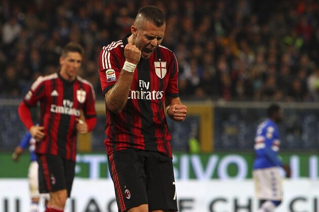 GENOA, ITALY - NOVEMBER 08:  Jeremy Menez of AC Milan celebrates his goal during the Serie A match between UC Sampdoria and AC Milan  at Stadio Luigi Ferraris on November 8, 2014 in Genoa, Italy.  (Photo by Marco Luzzani/Getty Images)