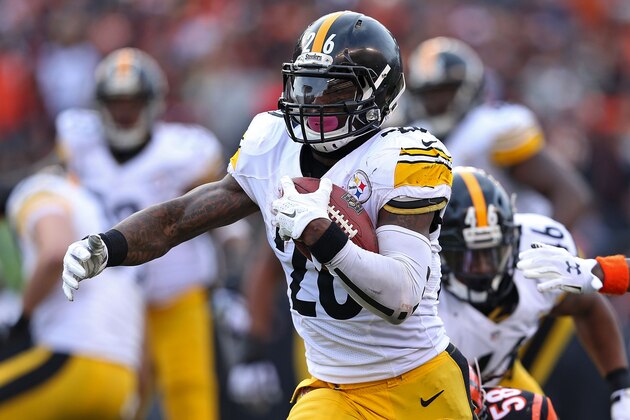 CINCINNATI, OH - DECEMBER 7:  Le'Veon Bell #26 of the Pittsburgh Steelers runs the ball in for a touchdown during the fourth quarter of the game against the Cincinnati Bengals at Paul Brown Stadium on December 7, 2014 in Cincinnati, Ohio. Pittsburgh defeated Cincinnati 42-21. (Photo by Andy Lyons/Getty Images)
