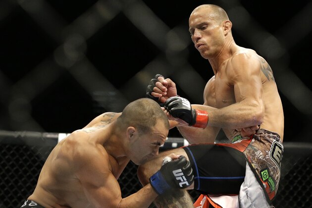 Donald Cerrone knees Eddie Alvarez in their lightweight mixed martial arts bout at UFC on 178 Saturday, Sept. 27, 2014, in Las Vegas. (AP Photo/John Locher)