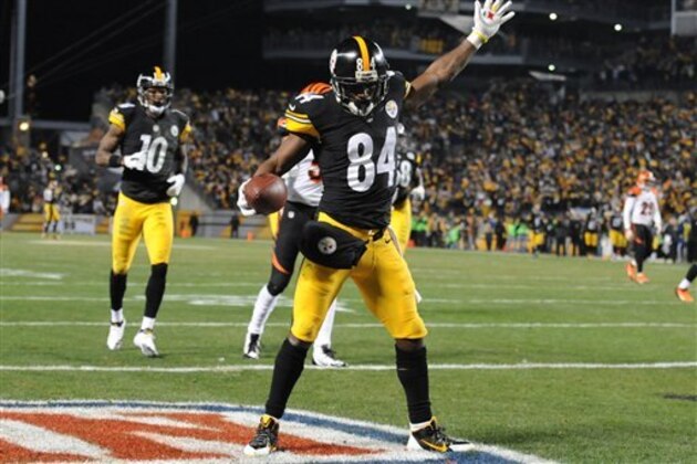 Pittsburgh Steelers wide receiver Antonio Brown (84) celebrates after scoring a touchdown in the fourth quarter of an NFL football game against the Cincinnati Bengals, Sunday, Dec. 28, 2014, in Pittsburgh. The Steelers won 27-17 to win the AFC North. (AP Photo/Don Wright)
