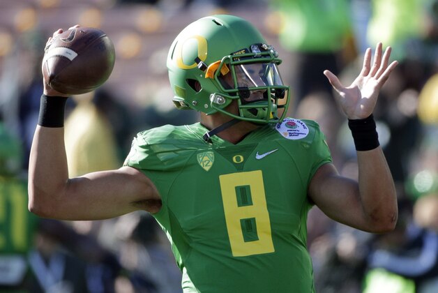 Oregon quarterback Marcus Mariota warms up for the Rose Bowl NCAA college football playoff semifinal against Florida State, Thursday, Jan. 1, 2015 in Pasadena, Calif. (AP Photo/Jae C. Hong)
