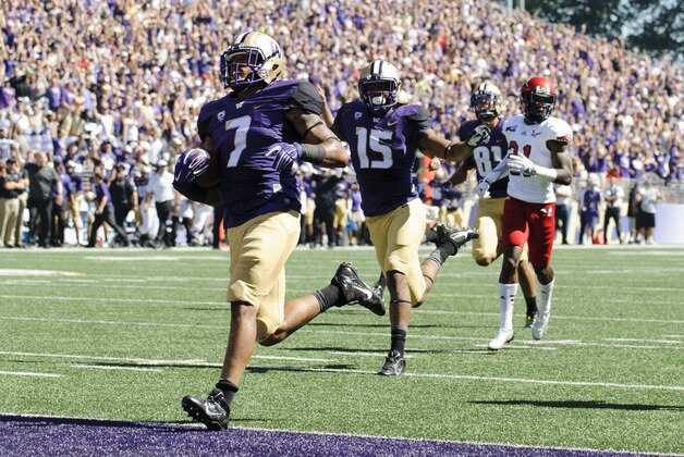 Sep 6, 2014; Seattle, WA, USA; Washington Huskies linebacker Shaq Thompson (7) scores a 57 yard touchdown on offense against the Eastern Washington Eagles during the first half at Husky Stadium. Mandatory Credit: Steven Bisig-USA TODAY Sports