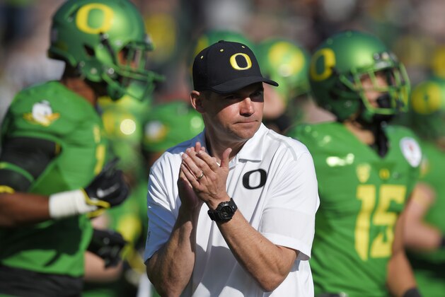 Oregon head coach Mark Helfrich watches his team warm up before the Rose Bowl NCAA college football playoff semifinal against Florida State, Thursday, Jan. 1, 2015 in Pasadena, Calif. (AP Photo/Mark J. Terrill)