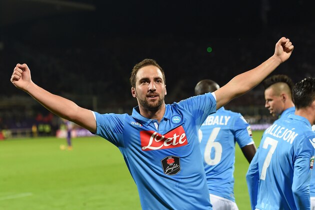FLORENCE, ITALY - NOVEMBER 09:  Gonzalo Higuain of Napoli celebrates after scoring the opening goal during the Serie A match between ACF Fiorentina and SSC Napoli at Stadio Artemio Franchi on November 9, 2014 in Florence, Italy.  (Photo by Giuseppe Bellini/Getty Images)