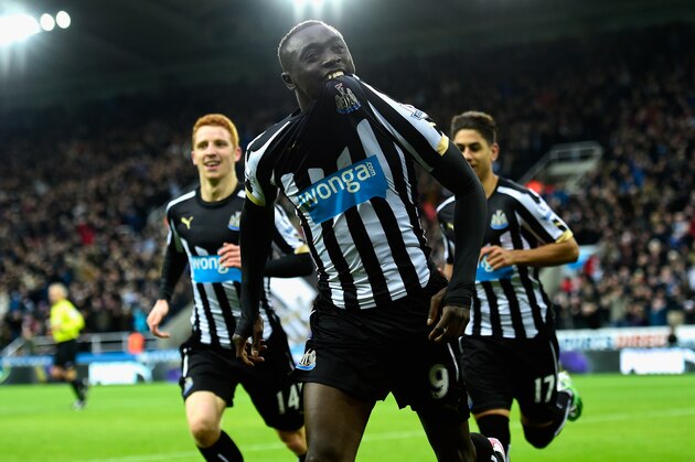 NEWCASTLE UPON TYNE, ENGLAND - DECEMBER 06:  Papiss Cisse of Newcastle (c) celebrates after scoring the opening goal during the Barclays Premier League match between Newcastle United and Chelsea at St James' Park on December 6, 2014 in Newcastle upon Tyne, England.  (Photo by Stu Forster/Getty Images)