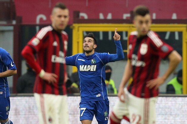 MILAN, ITALY - JANUARY 06:  Nicola Sansone (C) of Sassuolo celebrates the equalizing goal during the Serie A match between AC Milan and US Sassuolo Calcio at Stadio Giuseppe Meazza on January 6, 2015 in Milan, Italy.  (Photo by Maurizio Lagana/Getty Images)