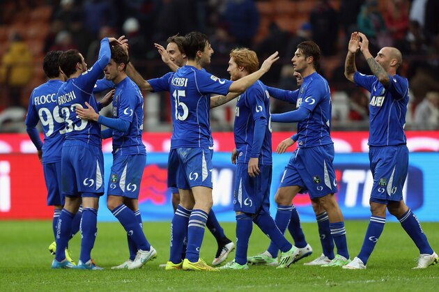 MILAN, ITALY - JANUARY 06:  Players of Sassuolo celebrates after the Serie A match between AC Milan and US Sassuolo Calcio at Stadio Giuseppe Meazza on January 6, 2015 in Milan, Italy.  (Photo by Maurizio Lagana/Getty Images)