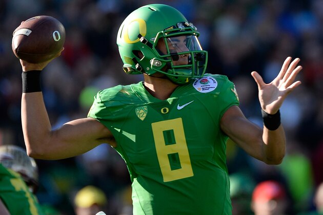PASADENA, CA - JANUARY 01:  Quarterback Marcus Mariota #8 of the Oregon Ducks looks to pass the ball against the Florida State Seminoles during the College Football Playoff Semifinal at the Rose Bowl Game presented by Northwestern Mutual at the Rose Bowl on January 1, 2015 in Pasadena, California.  (Photo by Harry How/Getty Images)
