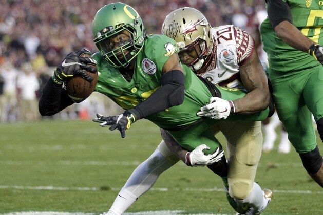 Oregon wide receiver Darren Carrington, front, scores under pressure by Florida State defensive back Trey Marshall during the second half of the Rose Bowl NCAA college football playoff semifinal, Thursday, Jan. 1, 2015, in Pasadena, Calif. (AP Photo/Jae C. Hong)