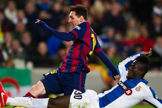 BARCELONA, SPAIN - DECEMBER 07: Lionel Messi of FC Barcelona and Eric Bailly of RCD Espanyol fight for the ball during the La Liga match between FC Barcelona and RCD Espanyol at Camp Nou on December 7, 2014 in Barcelona, Spain. (Photo by Alex Caparros/Getty Images)